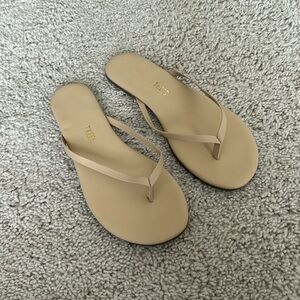 Tkees nude matte leather flip flops